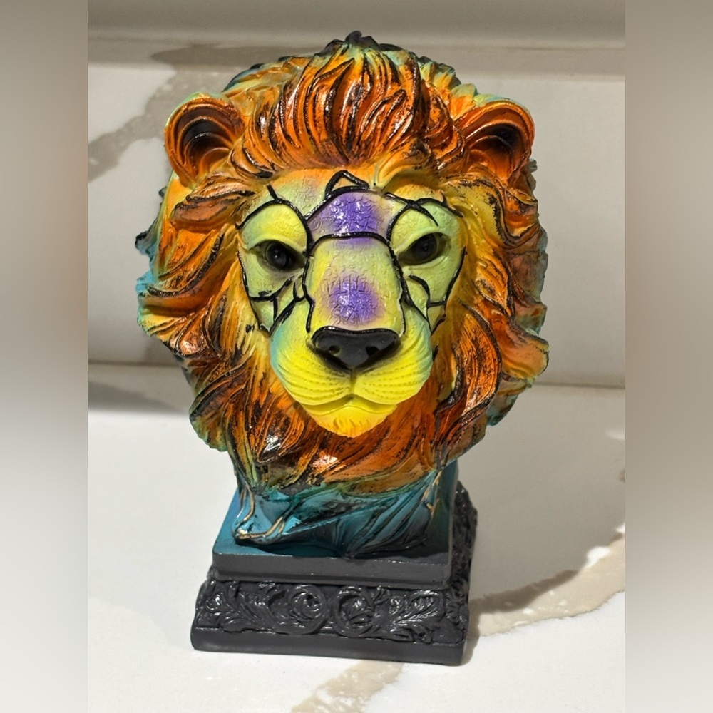 Vibrant Lion Head Sculpture Lights Up Will Need New Battery